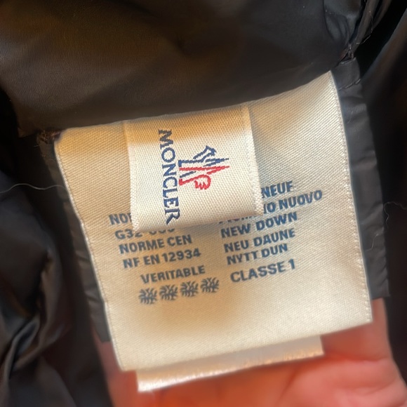 Moncler like new worn once burgundy asiatic raccoon fur collar jacket size 1 - Picture 9 of 16